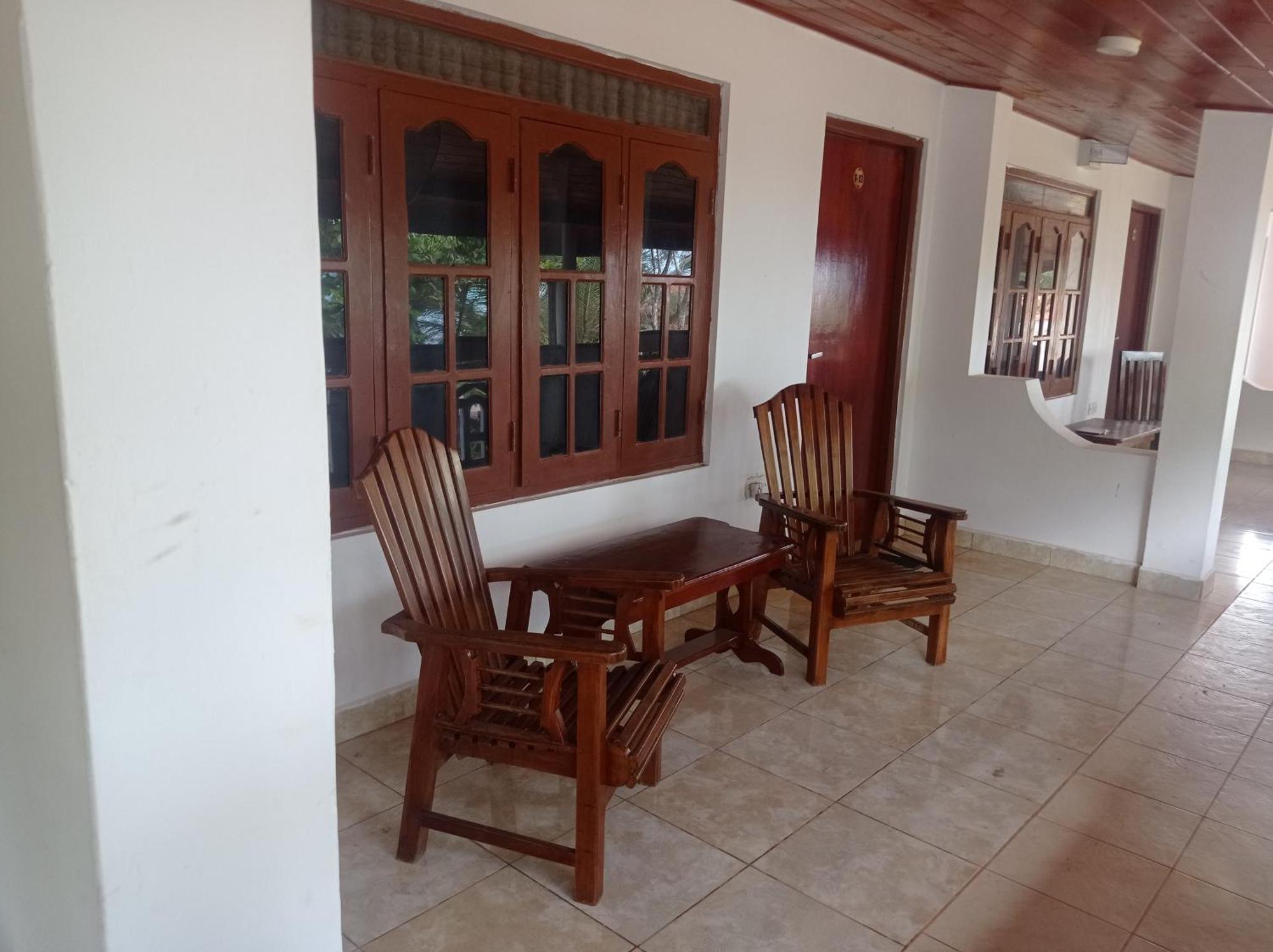 Silver Beach Hotel Trincomalee Exterior foto