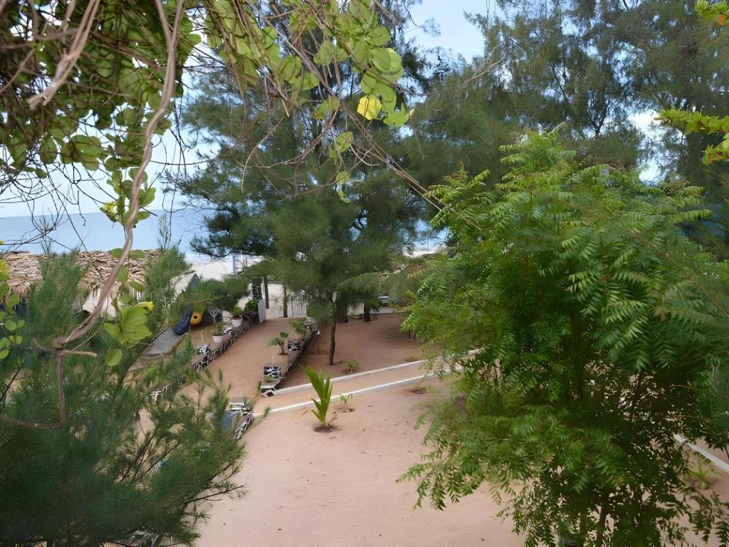 Silver Beach Hotel Trincomalee Exterior foto