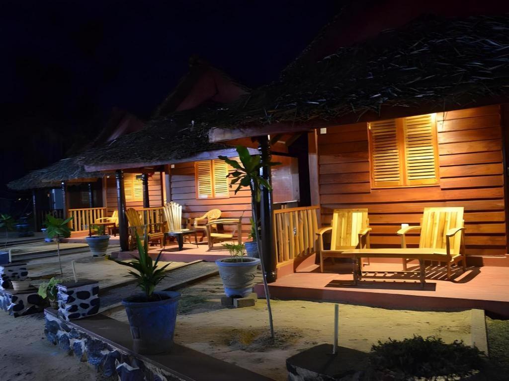 Silver Beach Hotel Trincomalee Exterior foto