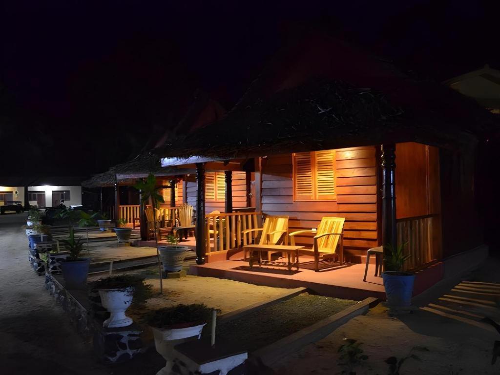 Silver Beach Hotel Trincomalee Exterior foto